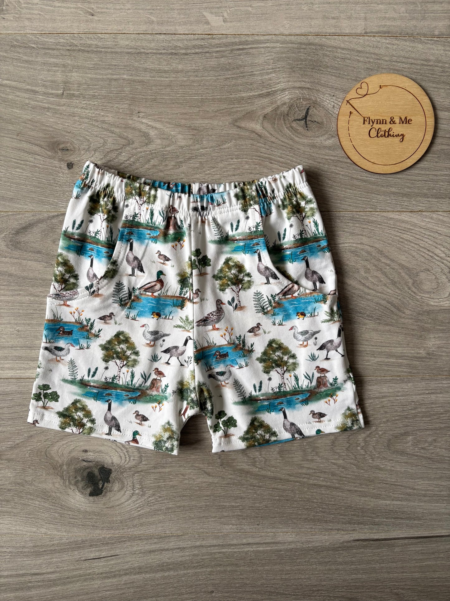 5-6yr Little Water Waddles pocket shorts